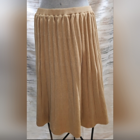 Givenchy Tan V-Neck Women's Two Piece Sweater & Skirt - Picture 4 of 16